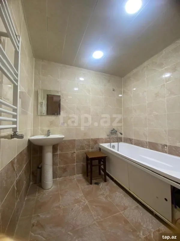 Kirayə verilir 2 otaqlı yeni tikili 75 m²