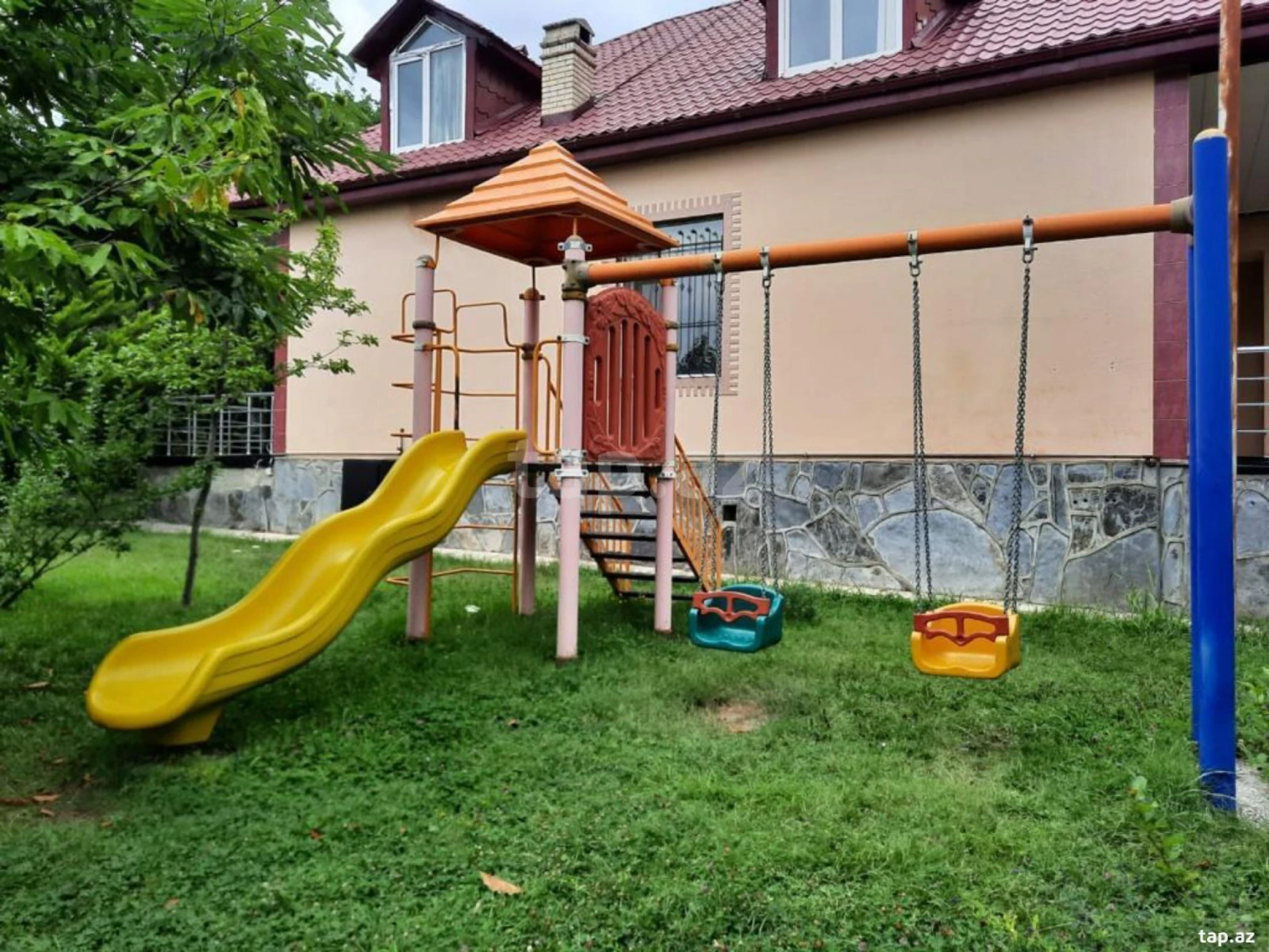 Kirayə verilir 4 otaqlı həyət evi