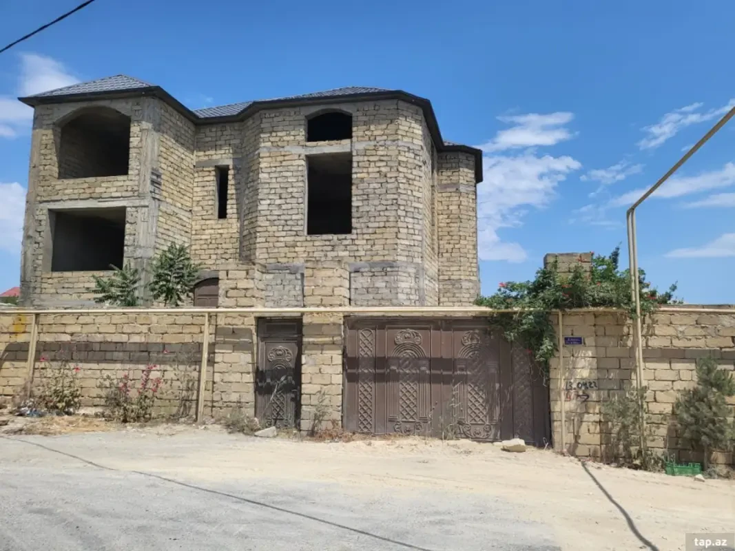 Satılır 7 otaqlı həyət evi 600 m²