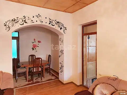 Satılır 5 otaqlı həyət evi 200 m²