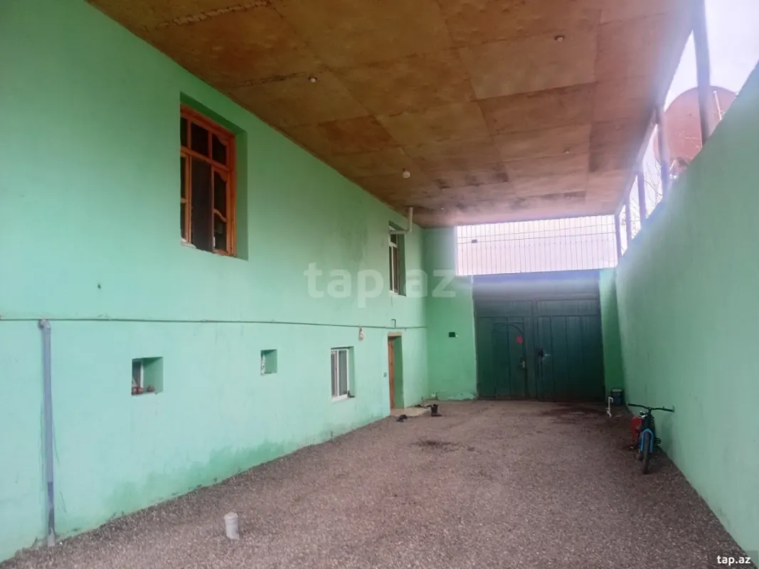 Satılır 7 otaqlı həyət evi