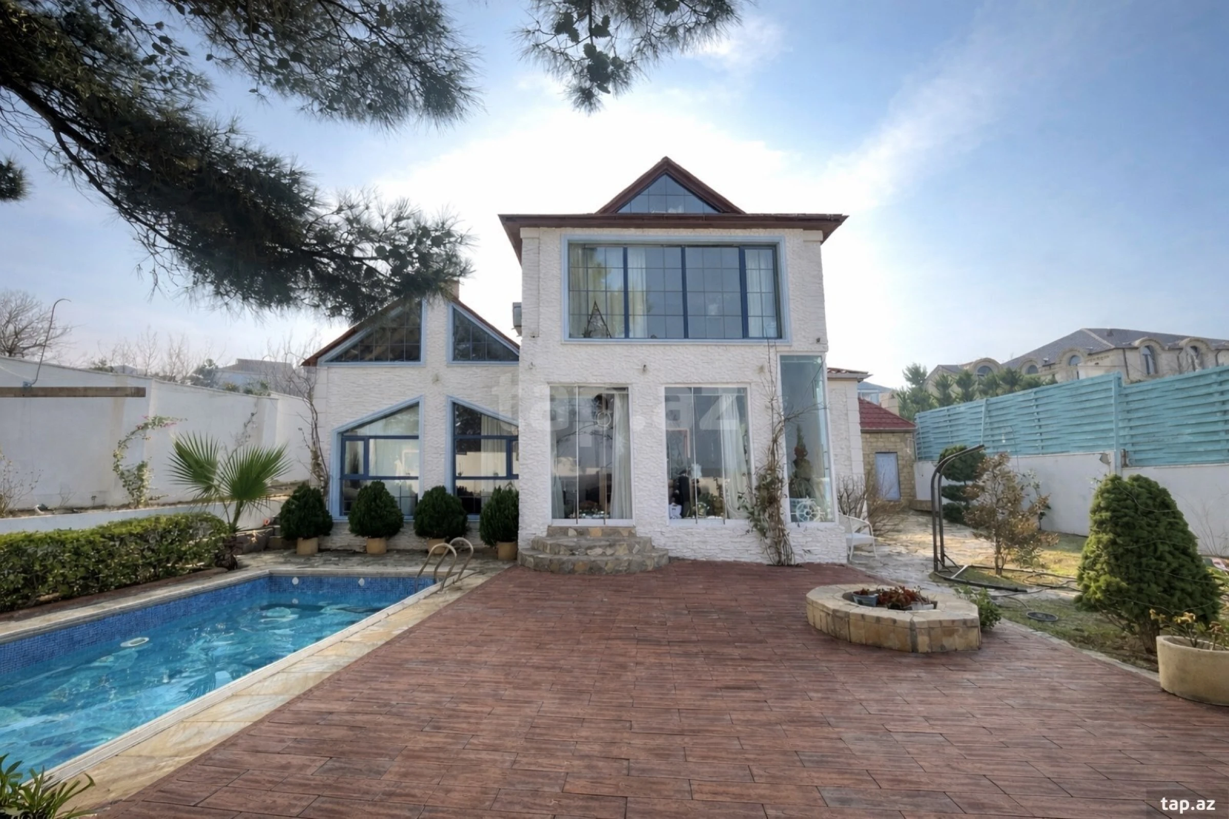 Satılır 5 otaqlı həyət evi