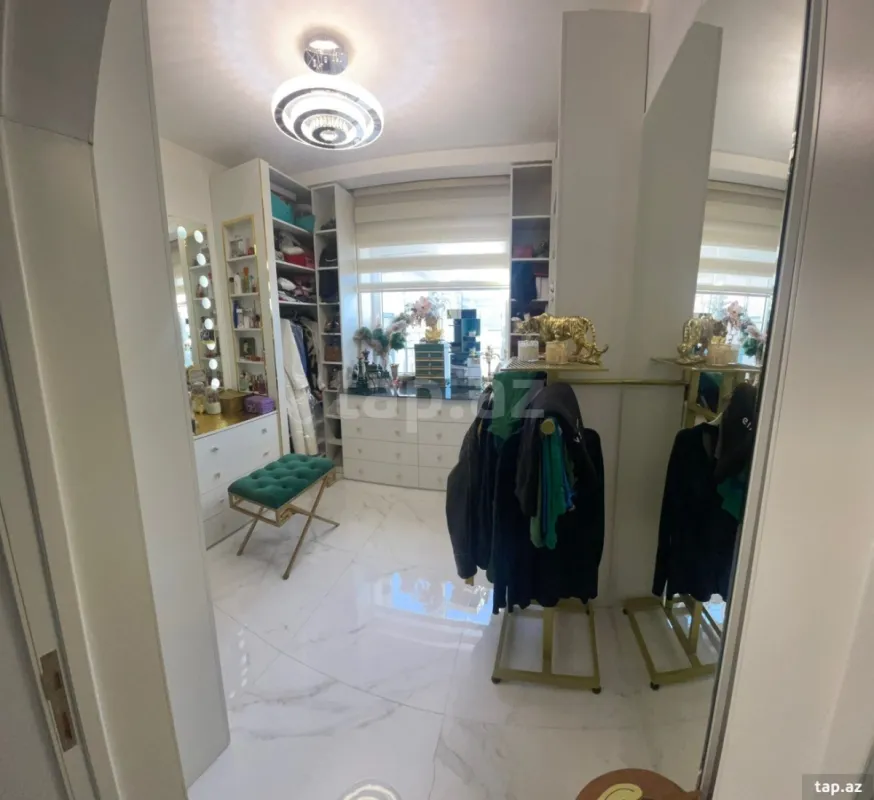 Satılır 5 otaqlı həyət evi