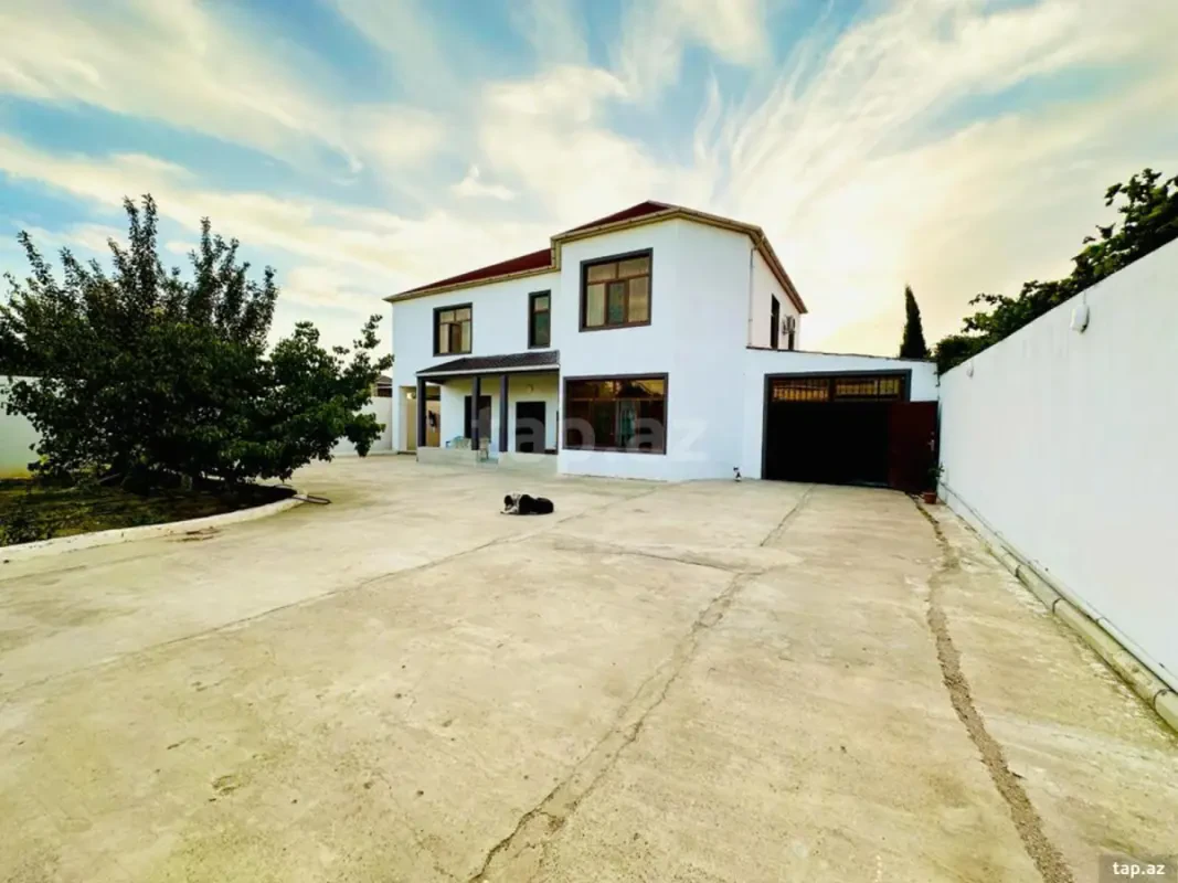 Satılır 6 otaqlı həyət evi 220 m²