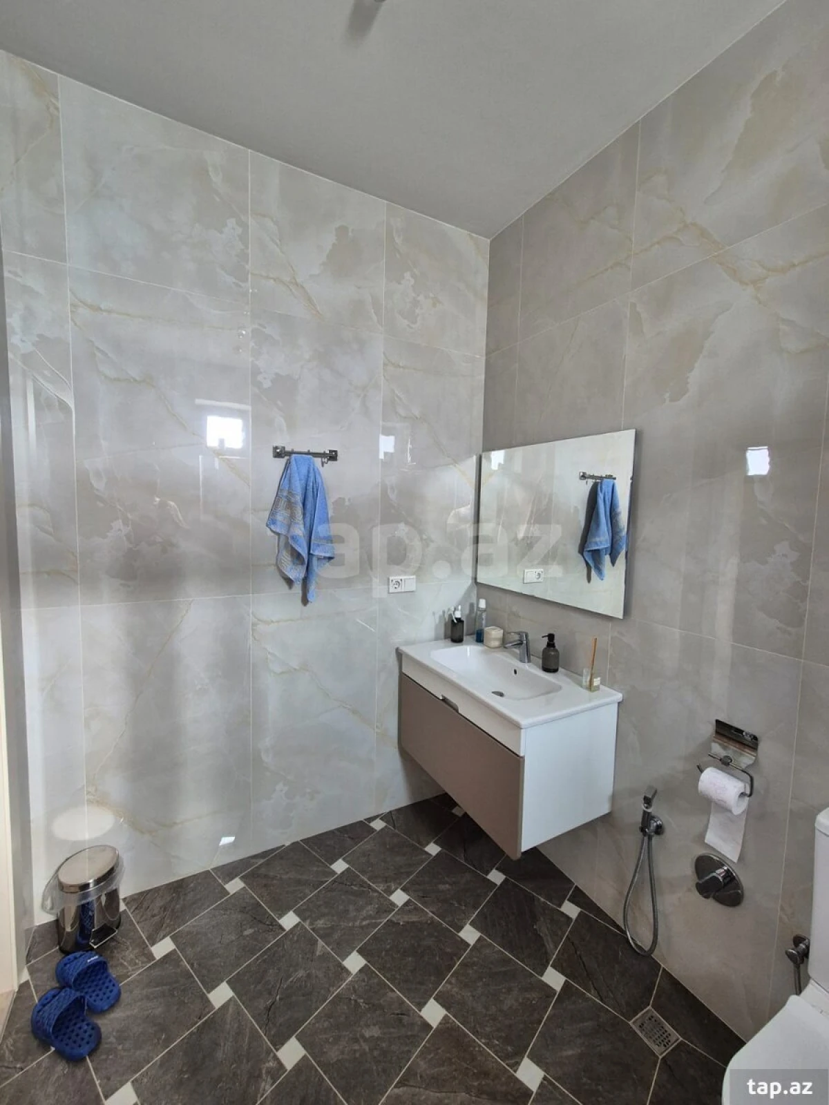 Satılır 5 otaqlı həyət evi