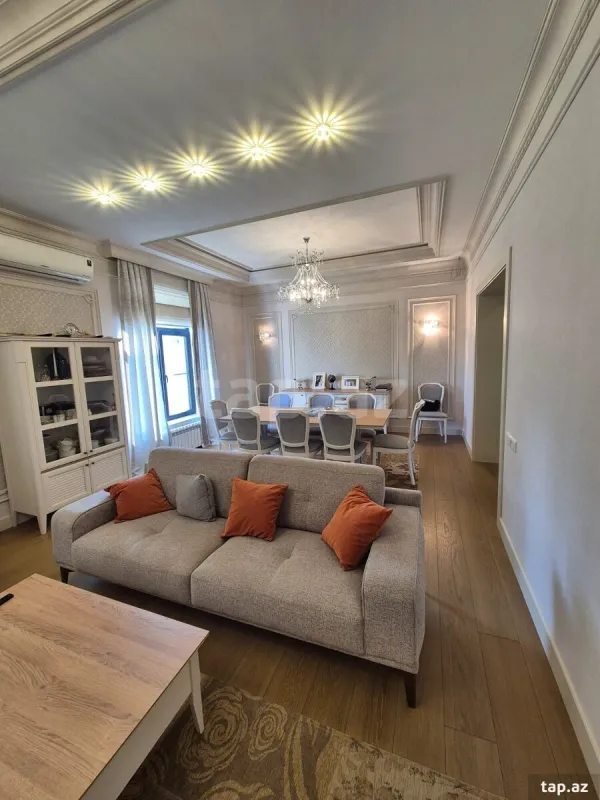 Satılır 5 otaqlı həyət evi