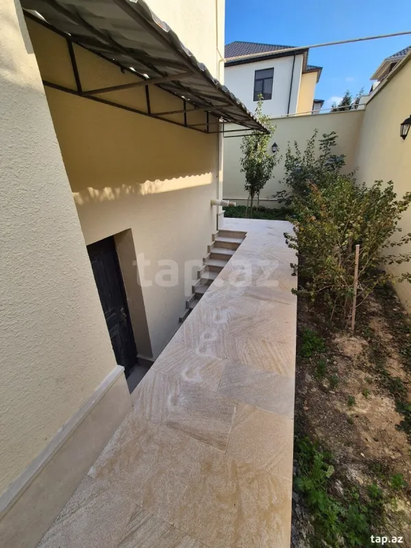 Satılır 5 otaqlı həyət evi