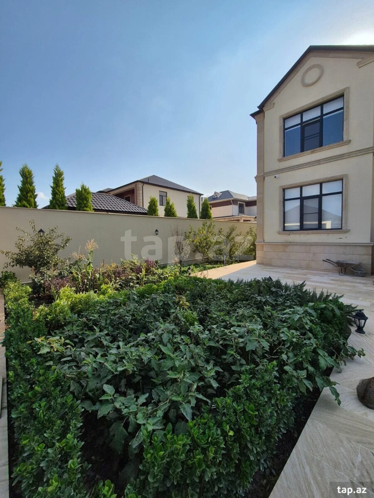 Satılır 5 otaqlı həyət evi