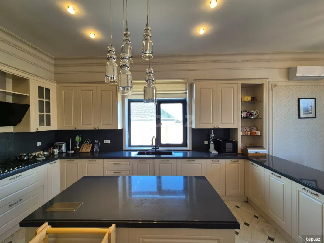 Satılır 5 otaqlı həyət evi