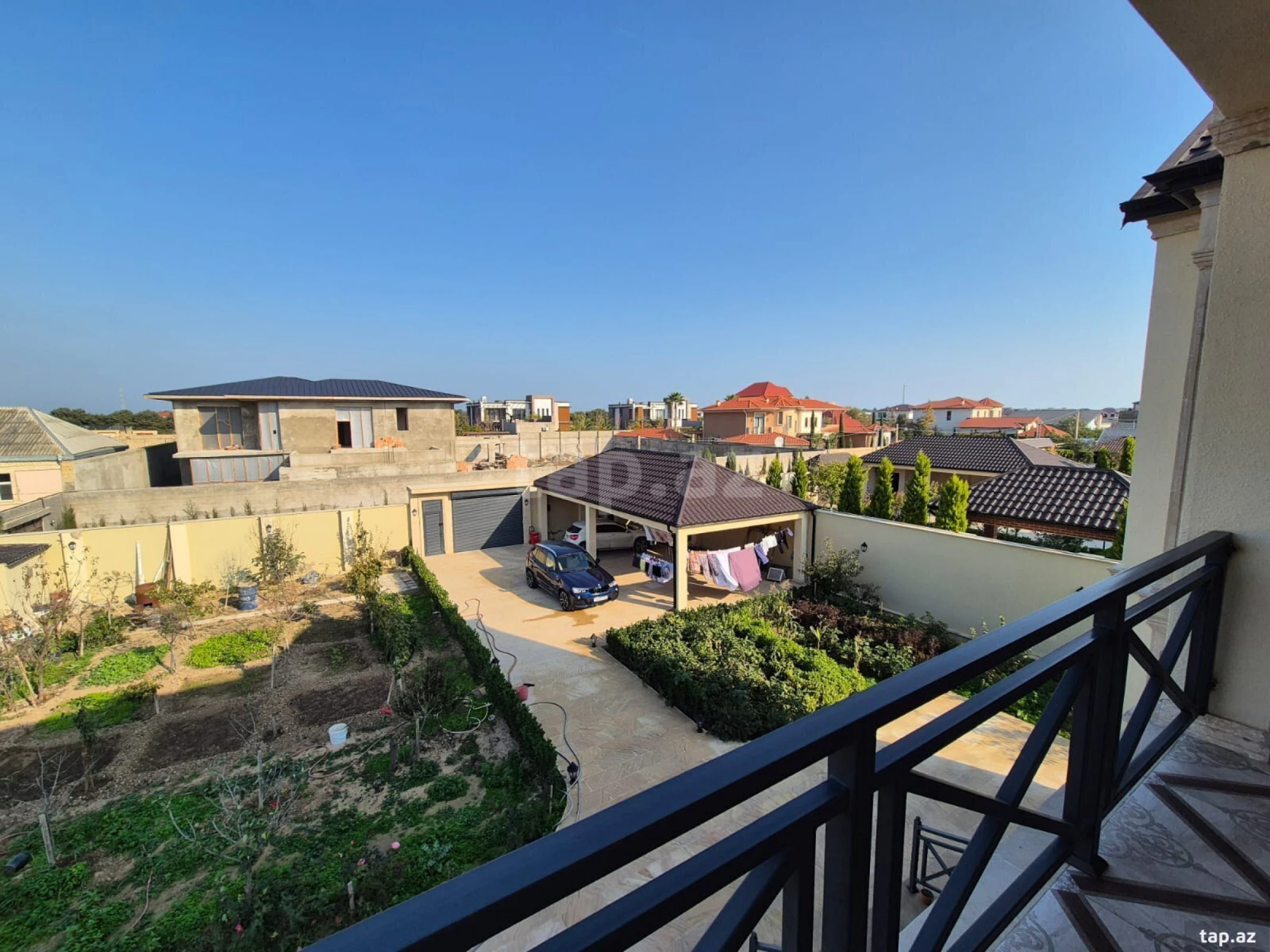 Satılır 5 otaqlı həyət evi