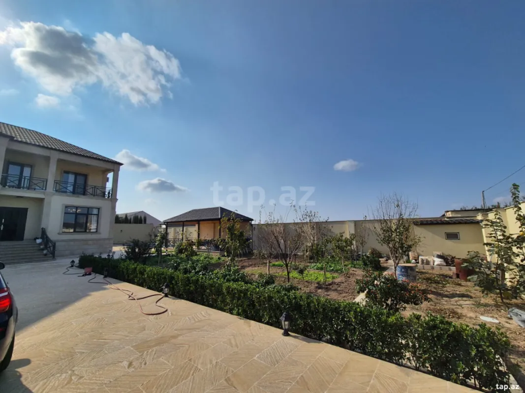 Satılır 5 otaqlı həyət evi