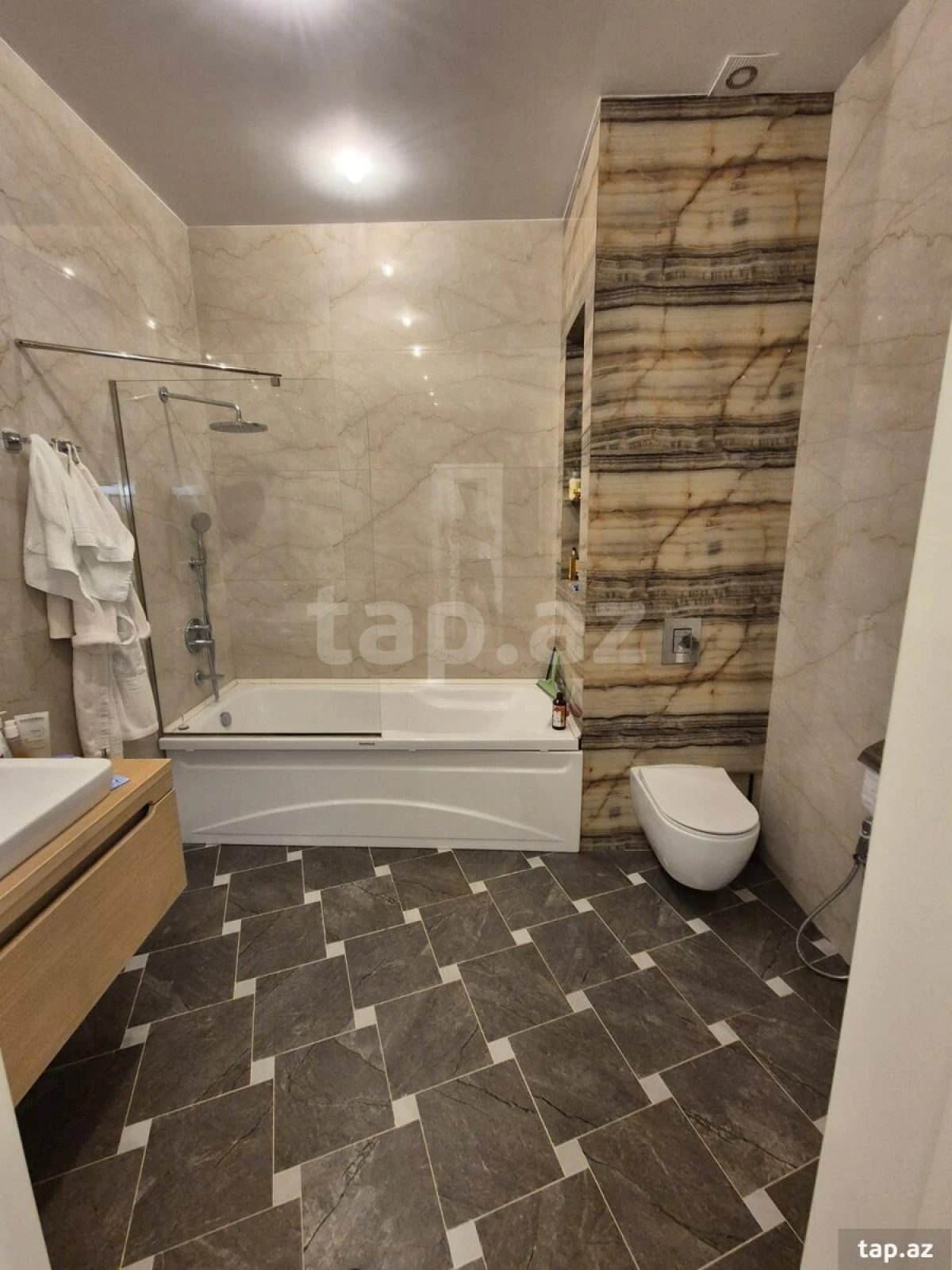 Satılır 5 otaqlı həyət evi