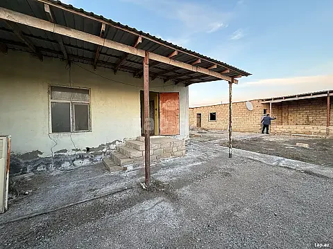 Satılır 1 otaqlı həyət evi 400 m² — Bakı 1 otaq 400.00 m²