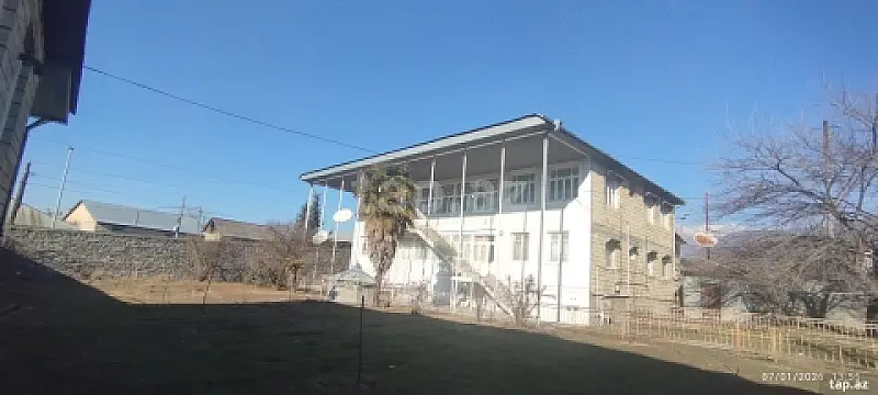Satılır 10 otaqlı həyət evi 260 m² — Şəki 10 otaq 260.00 m²