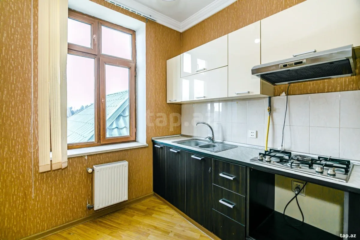 Kirayə verilir 9 otaqlı həyət evi