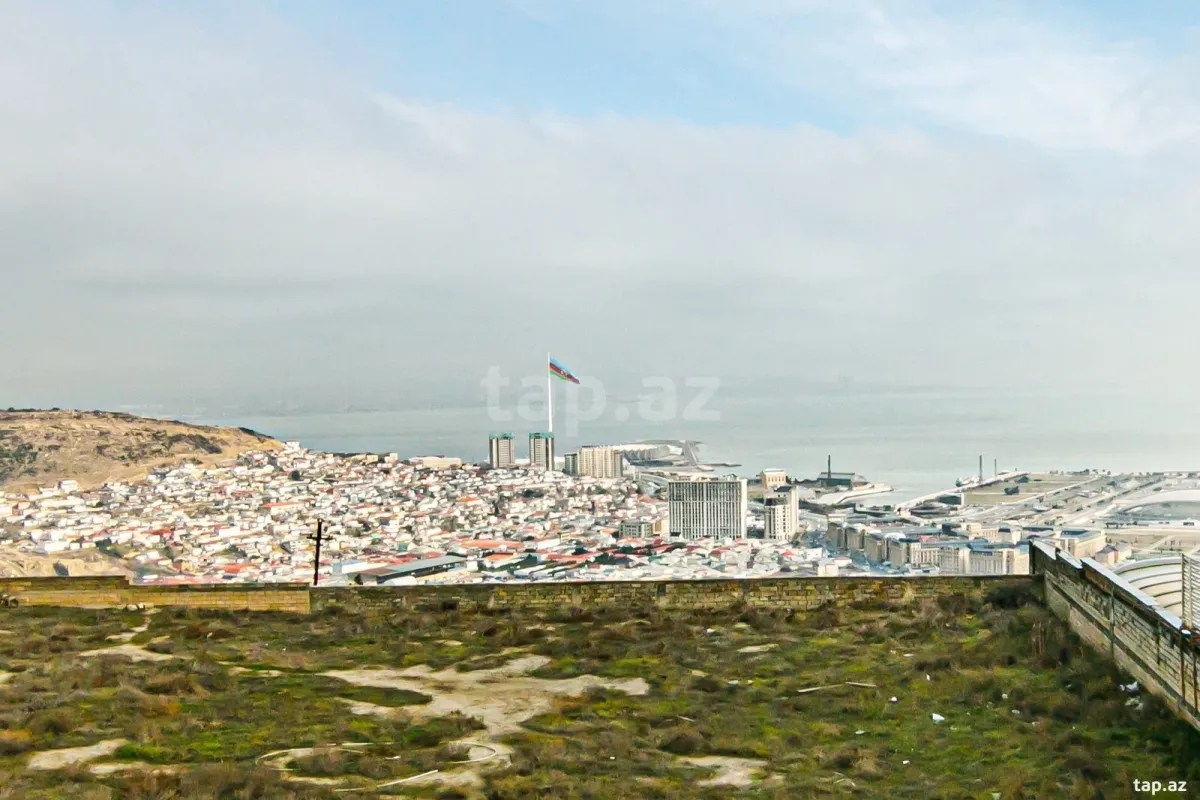 Kirayə verilir 9 otaqlı həyət evi