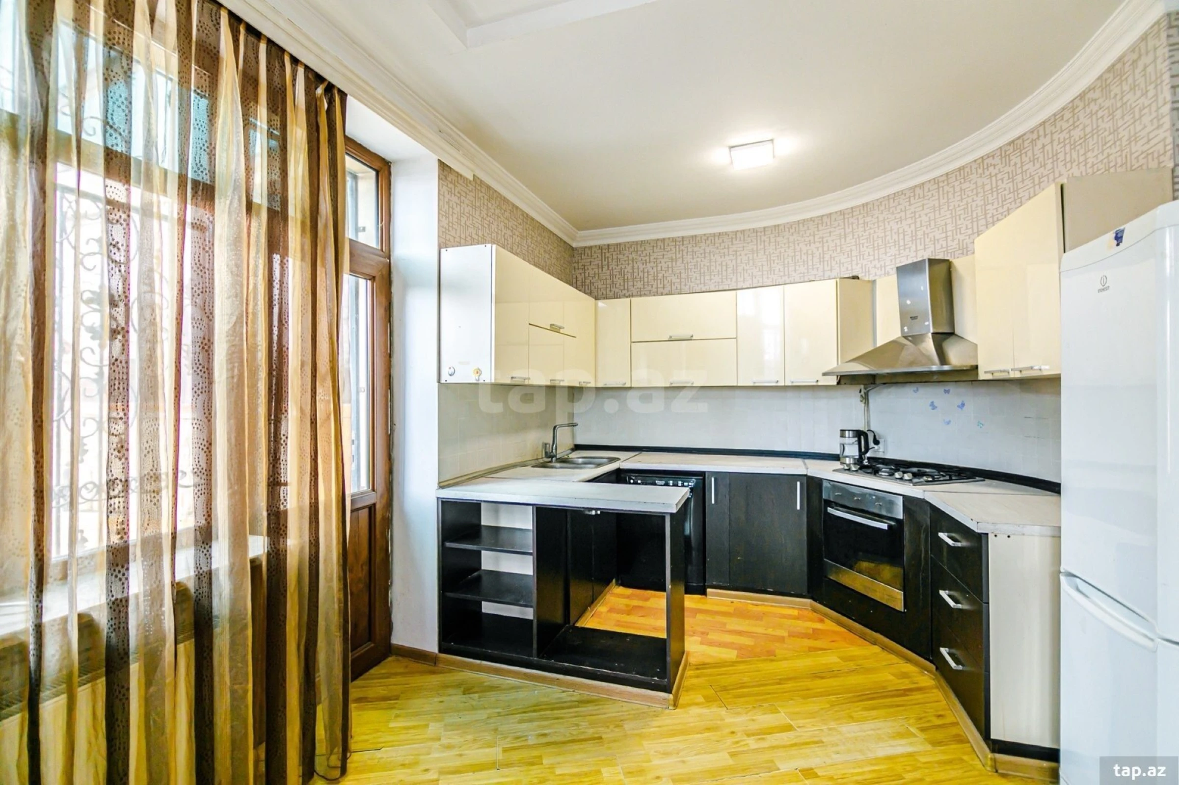 Kirayə verilir 9 otaqlı həyət evi