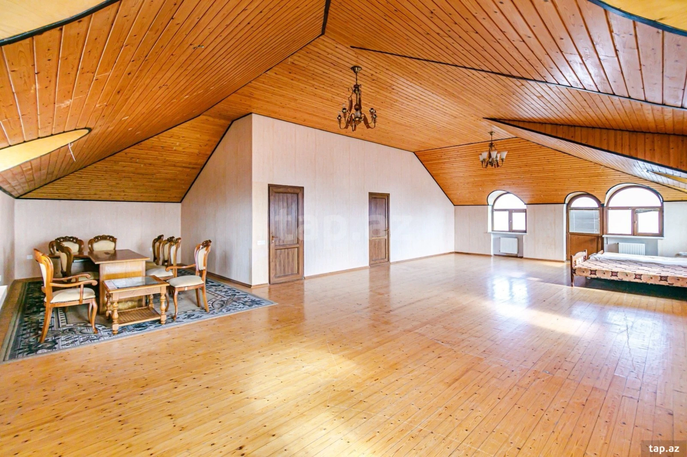 Kirayə verilir 9 otaqlı həyət evi