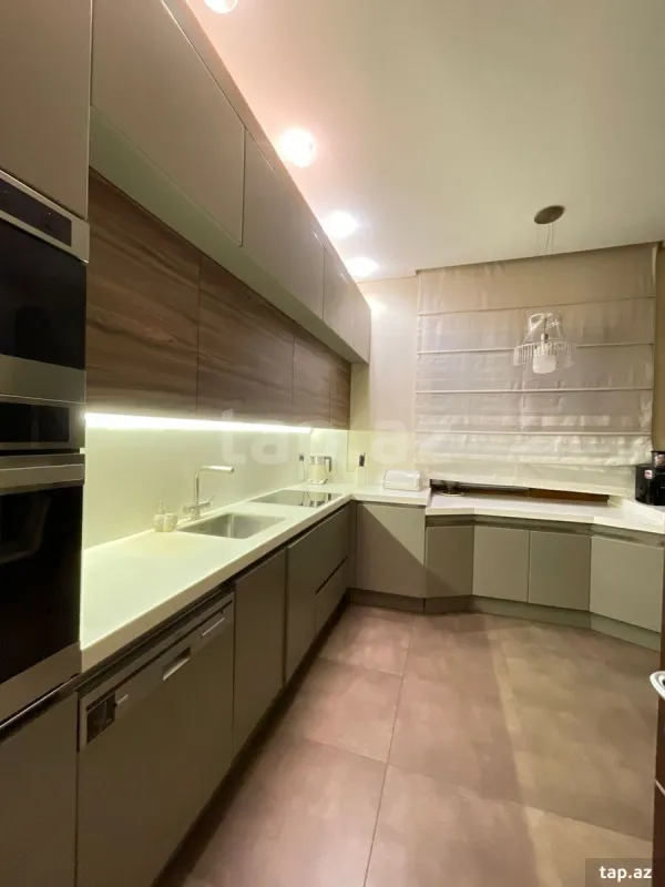 Satılır 3 otaqlı yeni tikili 150 m²