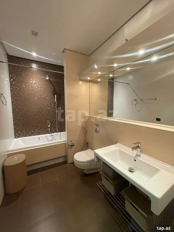 Satılır 3 otaqlı yeni tikili 150 m²