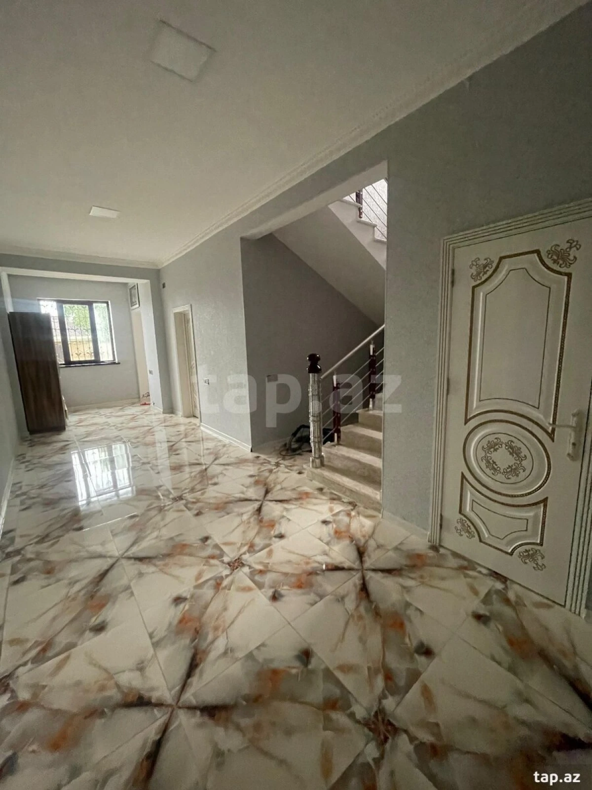 Satılır 6 otaqlı həyət evi