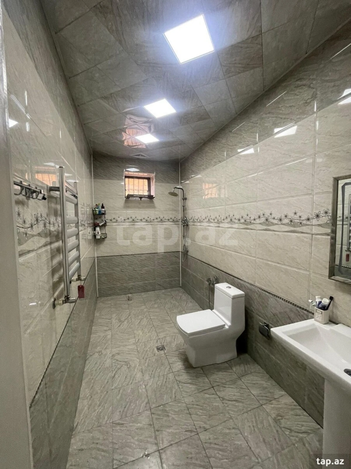 Satılır 6 otaqlı həyət evi