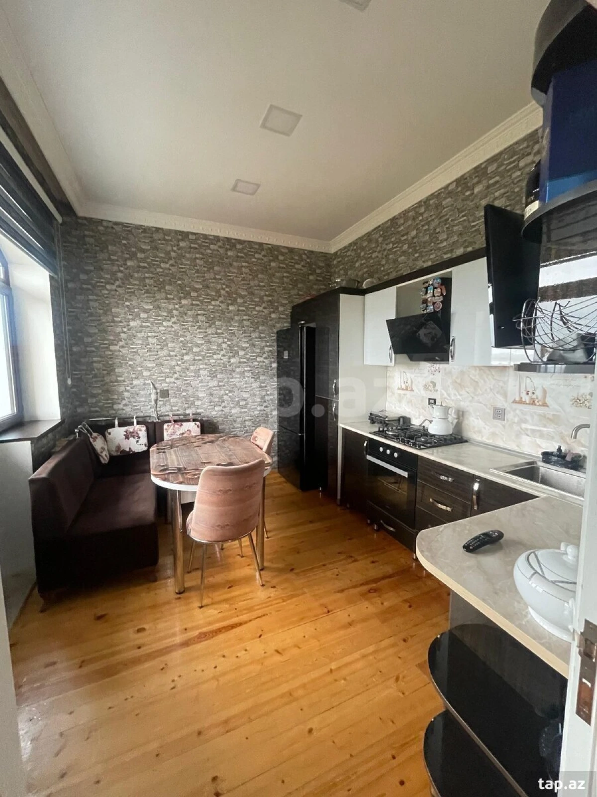 Satılır 6 otaqlı həyət evi