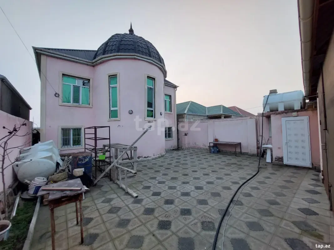 Satılır 6 otaqlı həyət evi 300 m²