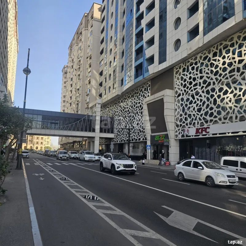 Kirayə verilir 3 otaqlı yeni tikili 150 m²