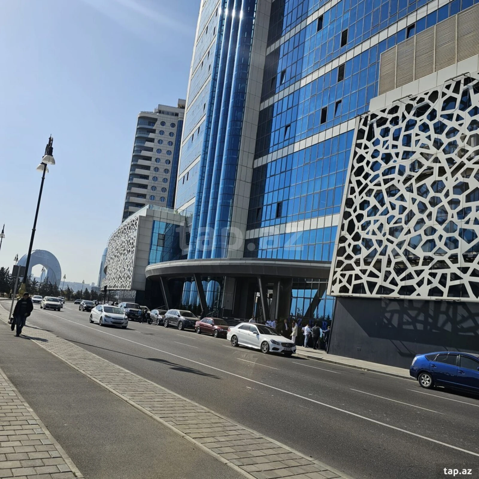 Kirayə verilir 3 otaqlı yeni tikili 150 m²