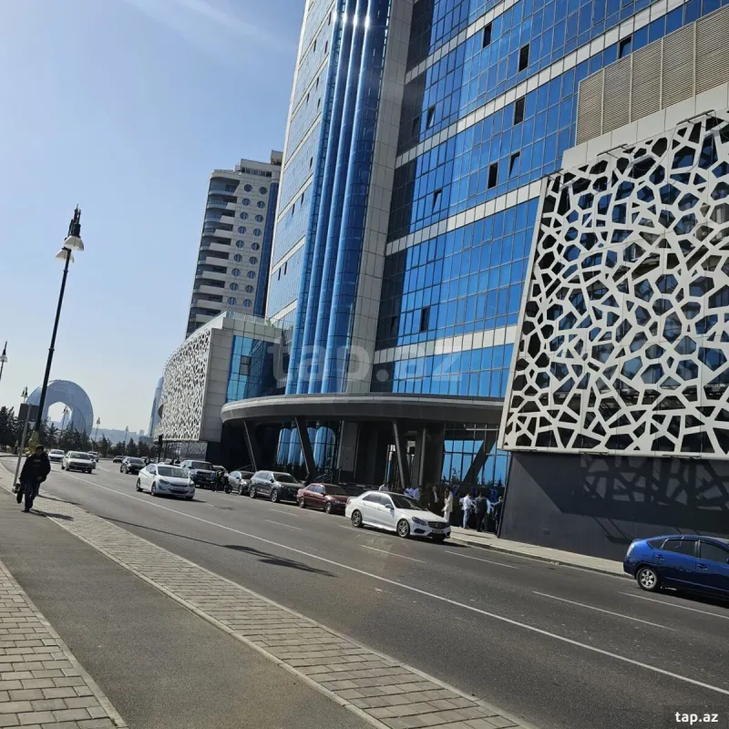 Kirayə verilir 3 otaqlı yeni tikili 150 m²