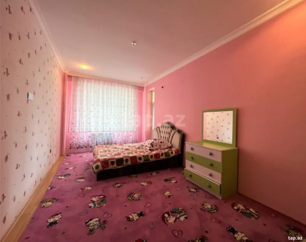 Kirayə verilir 3 otaqlı yeni tikili 150 m²