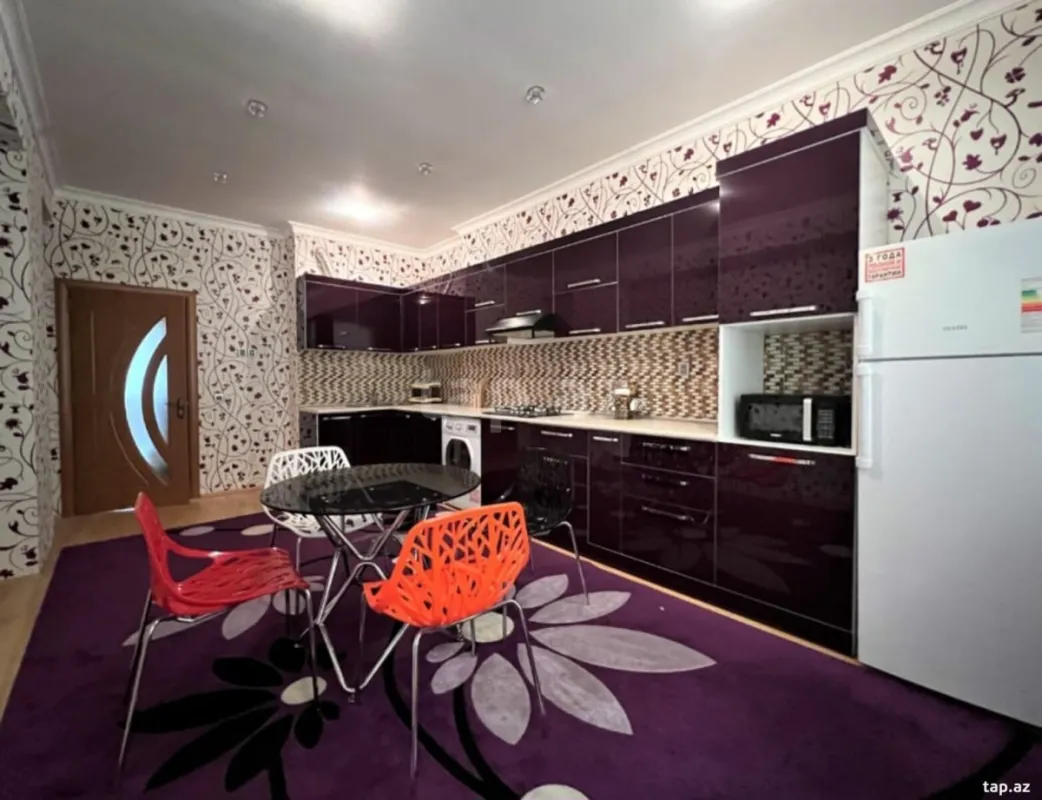 Kirayə verilir 3 otaqlı yeni tikili 150 m²