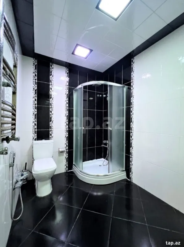 Kirayə verilir 3 otaqlı yeni tikili 150 m²