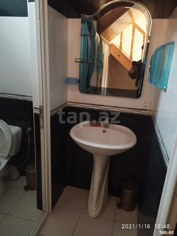 Satılır 4 otaqlı həyət evi