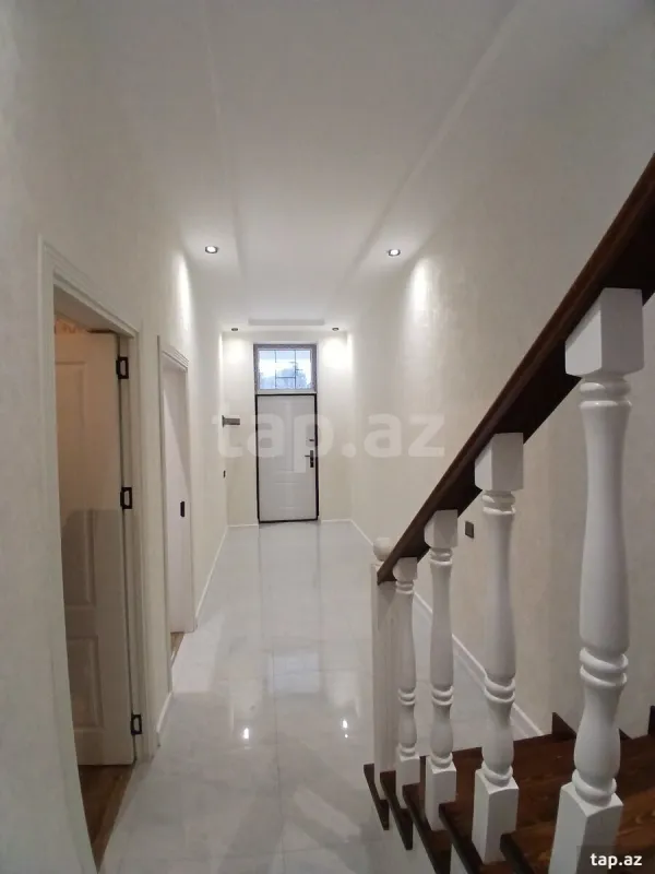 Satılır 5 otaqlı həyət evi 182 m²