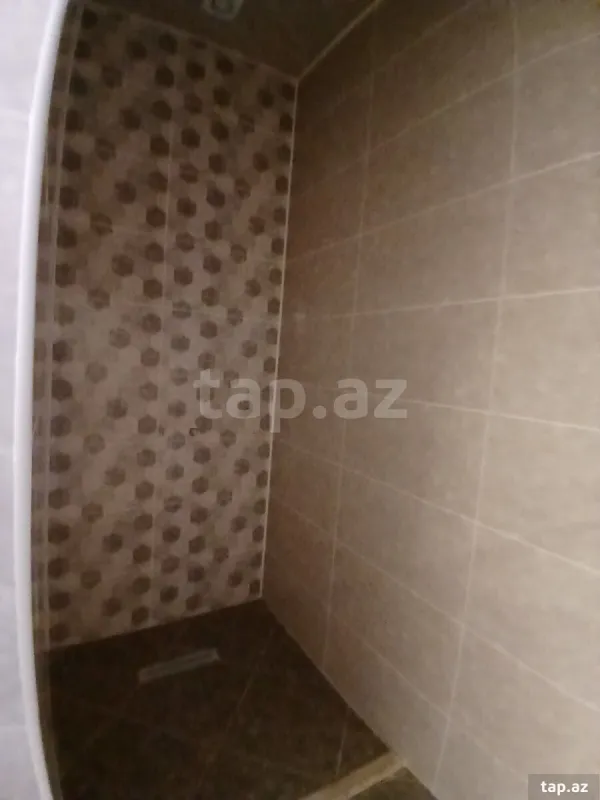 Satılır 5 otaqlı həyət evi 182 m²