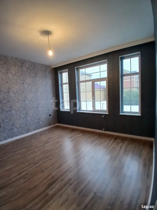 Satılır 5 otaqlı həyət evi 182 m²