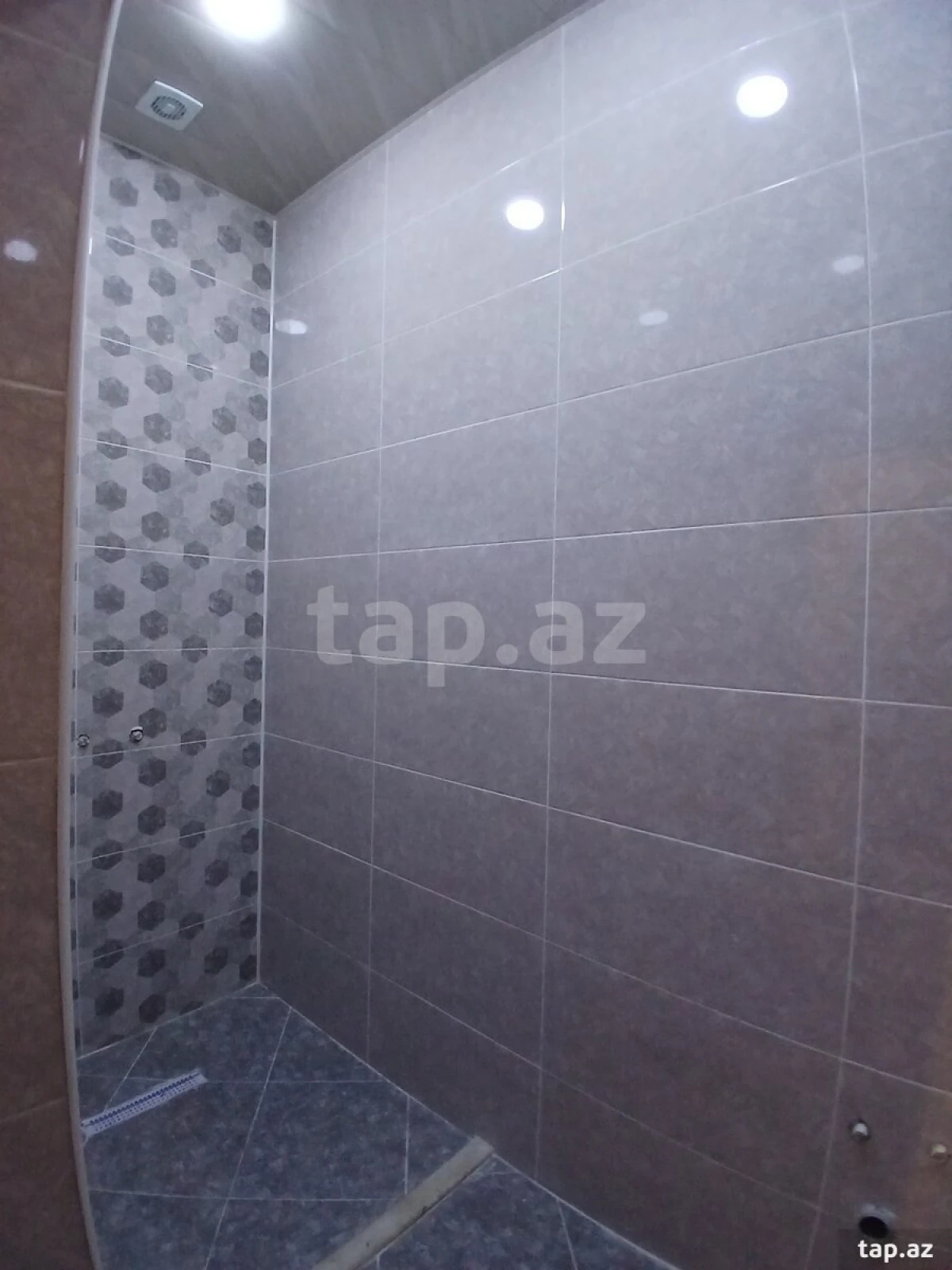 Satılır 5 otaqlı həyət evi 182 m²