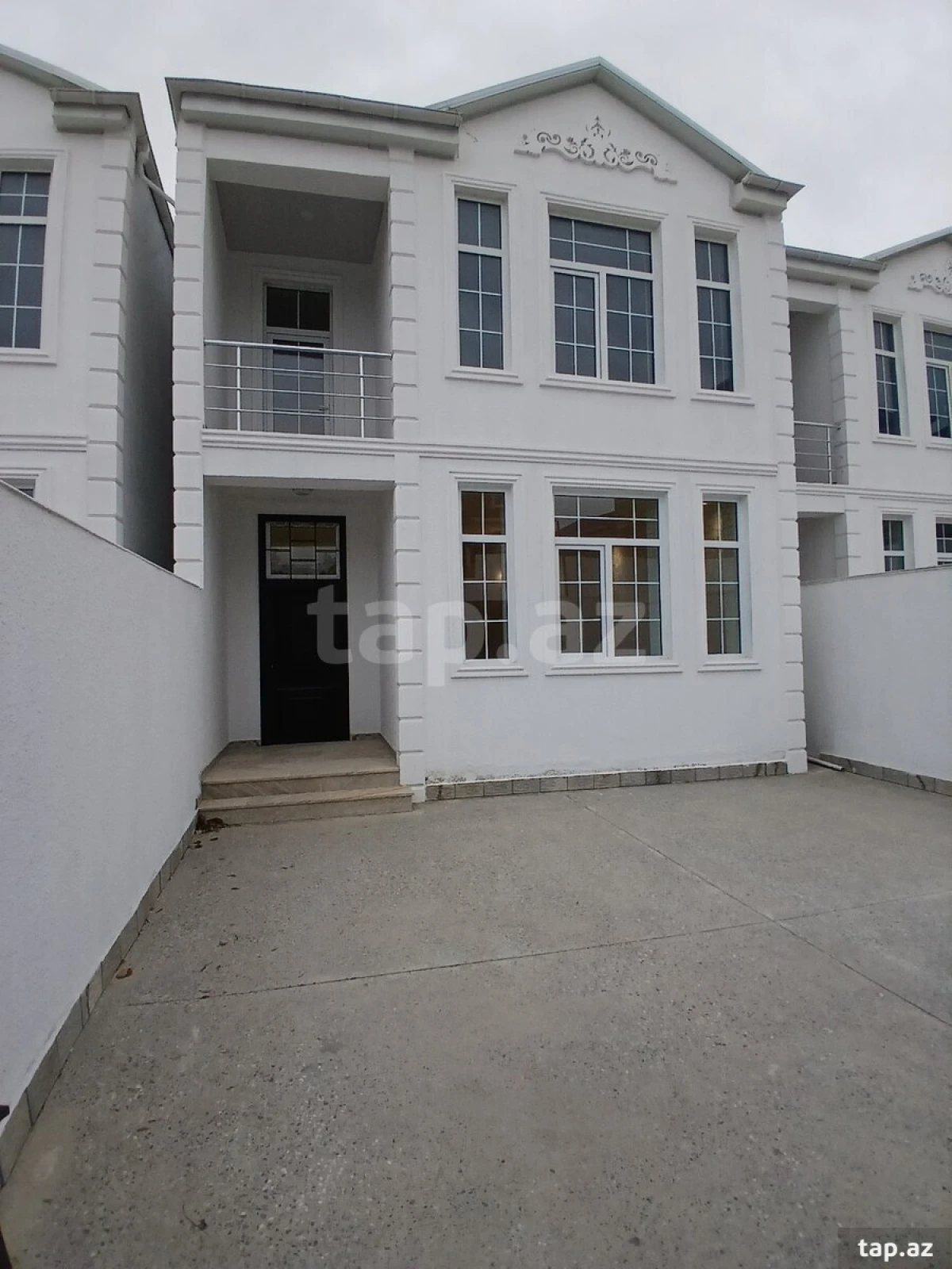 Satılır 5 otaqlı həyət evi 182 m²