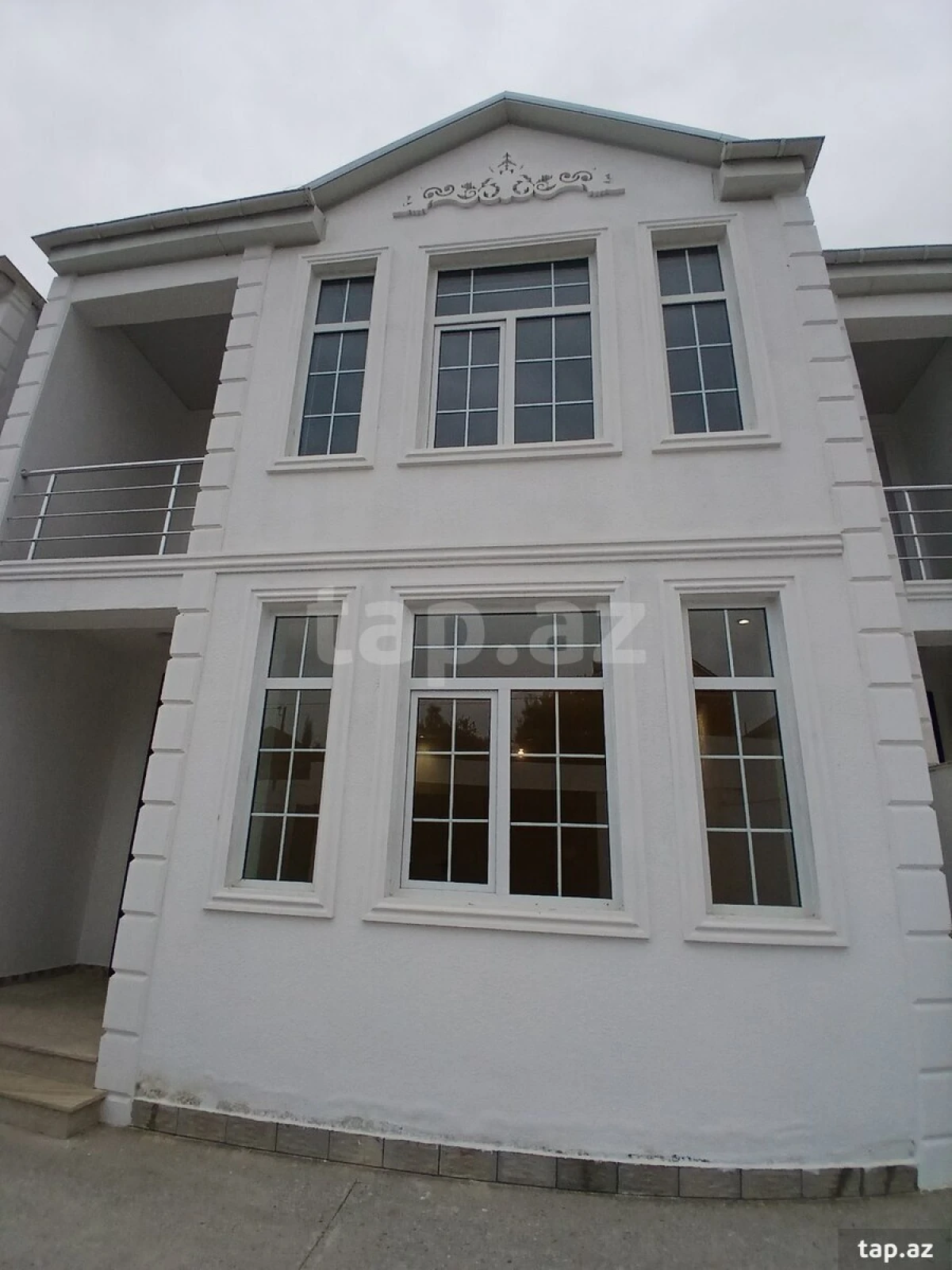 Satılır 5 otaqlı həyət evi 182 m²