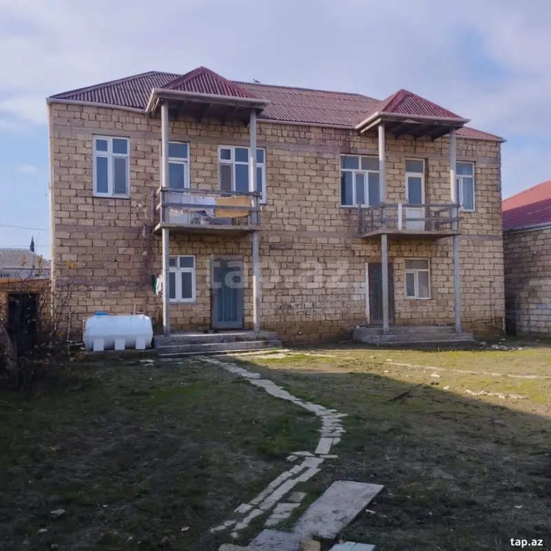 Satılır 6 otaqlı həyət evi 180 m²