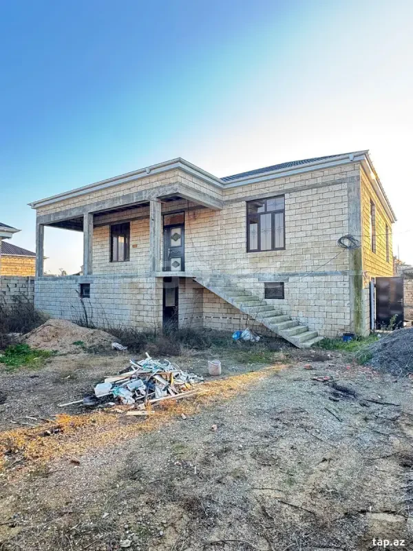 Satılır 5 otaqlı həyət evi 200 m²