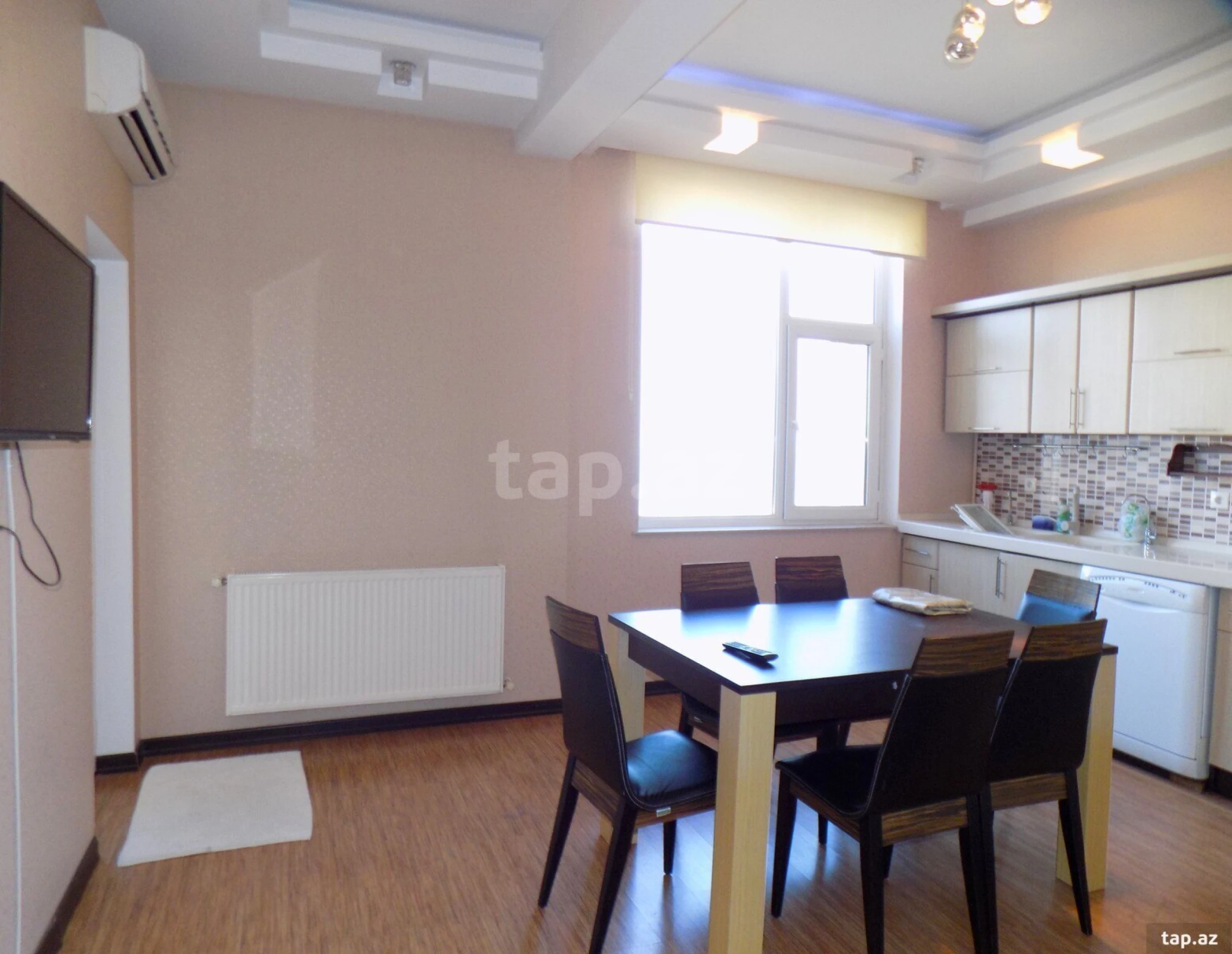 Kirayə verilir 4 otaqlı yeni tikili 200 m²