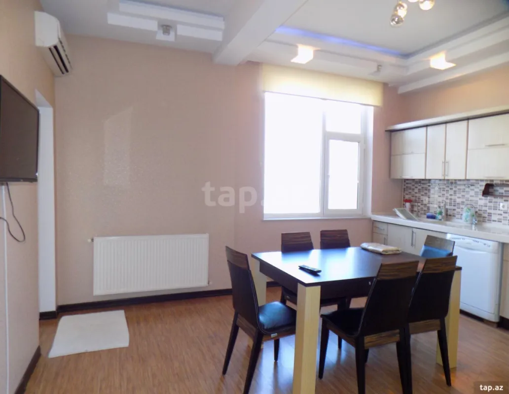 Kirayə verilir 4 otaqlı yeni tikili 200 m²