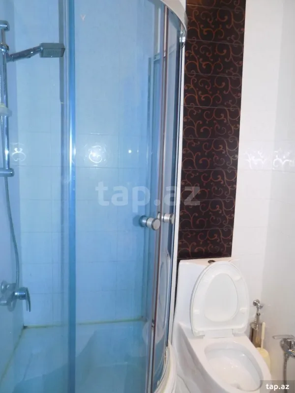 Kirayə verilir 4 otaqlı yeni tikili 200 m²