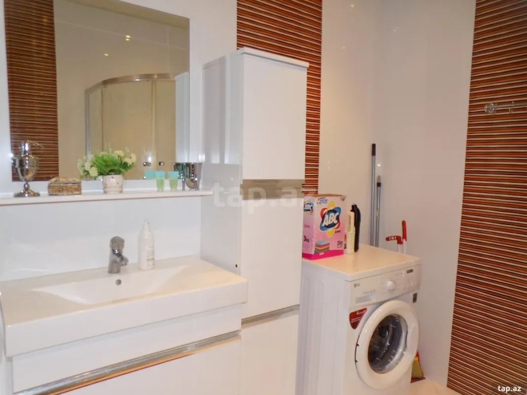 Kirayə verilir 4 otaqlı yeni tikili 200 m²