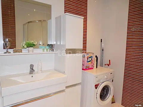 Kirayə verilir 4 otaqlı yeni tikili 200 m²