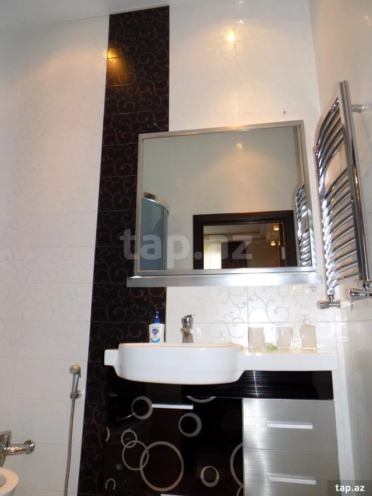 Kirayə verilir 4 otaqlı yeni tikili 200 m²