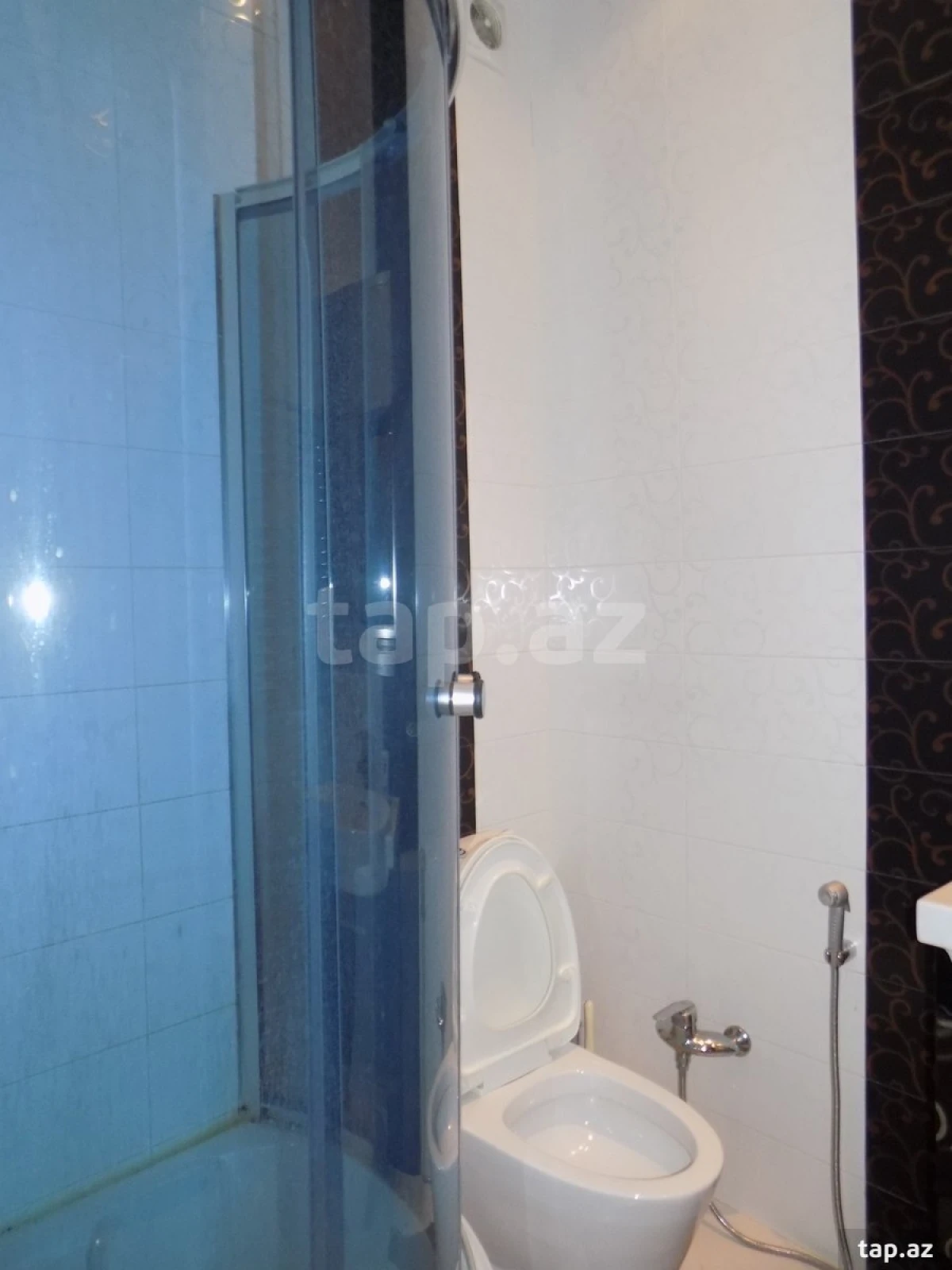 Kirayə verilir 4 otaqlı yeni tikili 200 m²